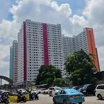 Cozy Studio Apartment Connected To Mall At Green Pramuka City By Travelio